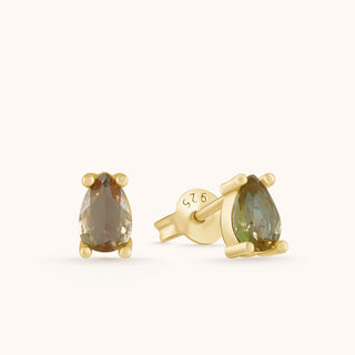 Earring in gold-plated sterling silver with champagne yellow Diaspore, close-up detail