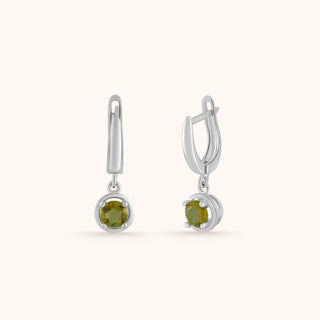 Earring in sterling silver with kiwi green Diaspore, close-up detail