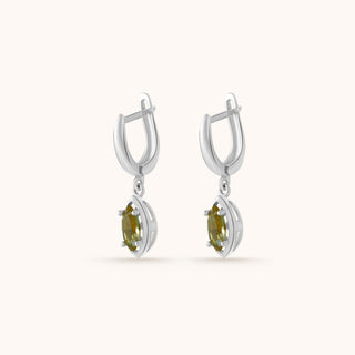 Earring in sterling silver with kiwi green Diaspore, side view