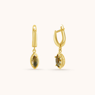 Earring in gold-plated sterling silver with champagne yellow Diaspore, close-up detail