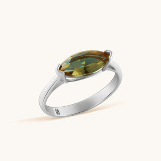 Ring in sterling silver with champagne yellow Diaspore, side view