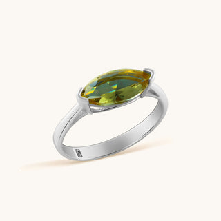 Ring in sterling silver with kiwi green Diaspore, side view