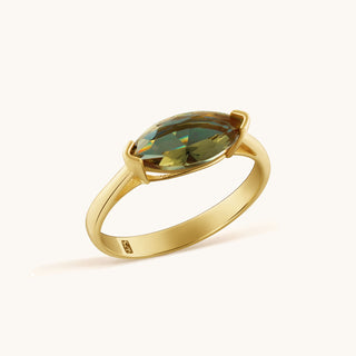 Ring in gold-plated sterling silver with champagne yellow Diaspore, side view
