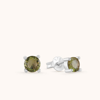 Earring in sterling silver with champagne yellow Diaspore, close-up detail