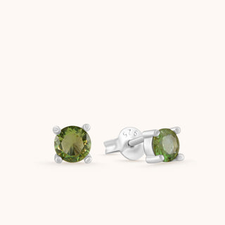 Earring in sterling silver with kiwi green Diaspore, close-up detail