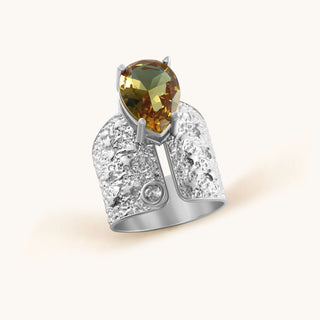 Ring in sterling silver with champagne yellow Diaspore, side view