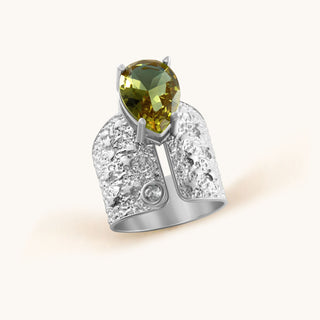 Ring in sterling silver with kiwi green Diaspore, side view