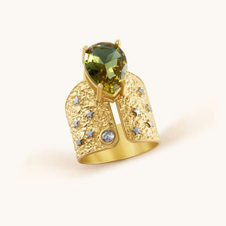 Ring in gold-plated sterling silver with kiwi green Diaspore, side view