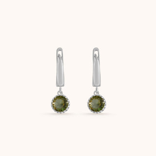 Earring in sterling silver with kiwi green Diaspore, side view
