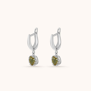 Earring in sterling silver with kiwi green Diaspore, side view