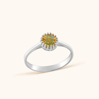 Ring in sterling silver with champagne yellow Diaspore, side view