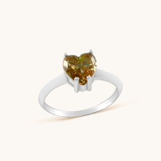 Ring in sterling silver with champagne yellow Diaspore, side view