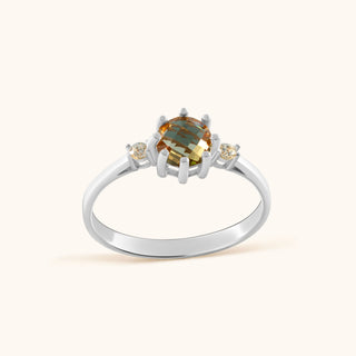 Ring in sterling silver with champagne yellow Diaspore, side view