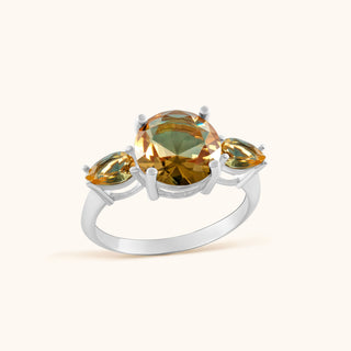 Ring in sterling silver with champagne yellow Diaspore, side view