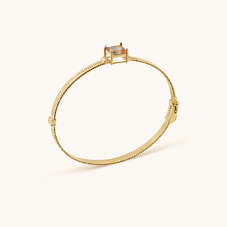 Bangle in gold-plated sterling silver with lychee pink Diaspore, side view