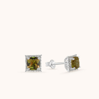 Earring in sterling silver with champagne yellow Diaspore, close-up detail