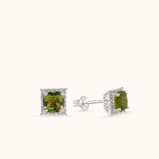 Earring in sterling silver with kiwi green Diaspore, close-up detail
