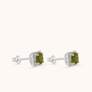Earring in sterling silver with kiwi green Diaspore, side view