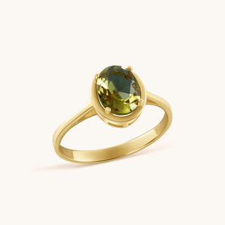 Ring in gold-plated sterling silver with kiwi green Diaspore, side view