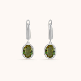 Earring in sterling silver with kiwi green Diaspore, side view