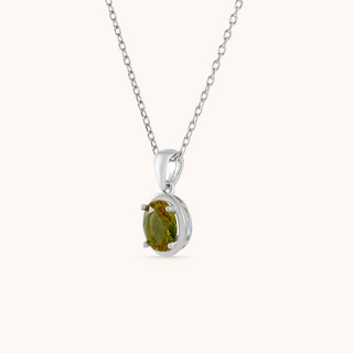 Necklace in sterling silver with kiwi green Diaspore, side view