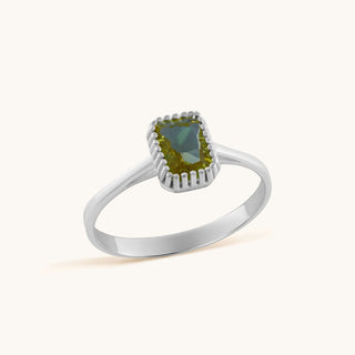 Ring in sterling silver with kiwi green Diaspore, side view