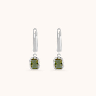 Earring in sterling silver with kiwi green Diaspore, side view