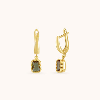 Earring in gold-plated sterling silver with champagne yellow Diaspore, close-up detail