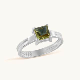 Ring in sterling silver with kiwi green Diaspore, side view