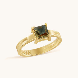 Ring in gold-plated sterling silver with champagne yellow Diaspore, side view
