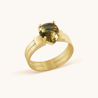 Ring in gold-plated sterling silver with champagne yellow Diaspore, side view