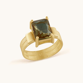 Ring in gold-plated sterling silver with champagne yellow Diaspore, side view