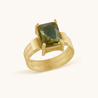 Ring in gold-plated sterling silver with kiwi green Diaspore, side view