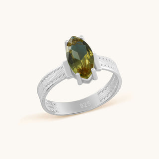 Ring in sterling silver with kiwi green Diaspore, side view