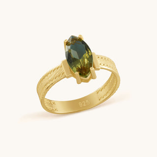 Ring in gold-plated sterling silver with kiwi green Diaspore, side view