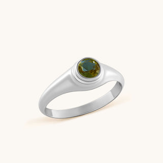 Ring in sterling silver with kiwi green Diaspore, side view