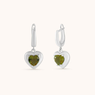 Earring in sterling silver with kiwi green Diaspore, close-up detail