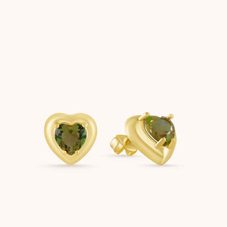 Earring in gold-plated sterling silver with kiwi green Diaspore, close-up detail