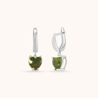 Earring in sterling silver with kiwi green Diaspore, close-up detail