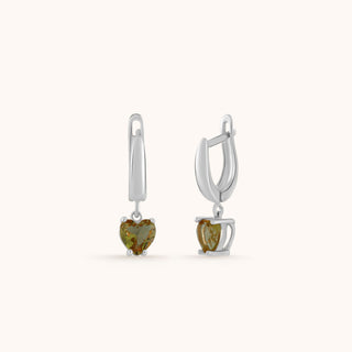 Earring in sterling silver with champagne yellow Diaspore, close-up detail