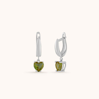 Earring in sterling silver with kiwi green Diaspore, close-up detail
